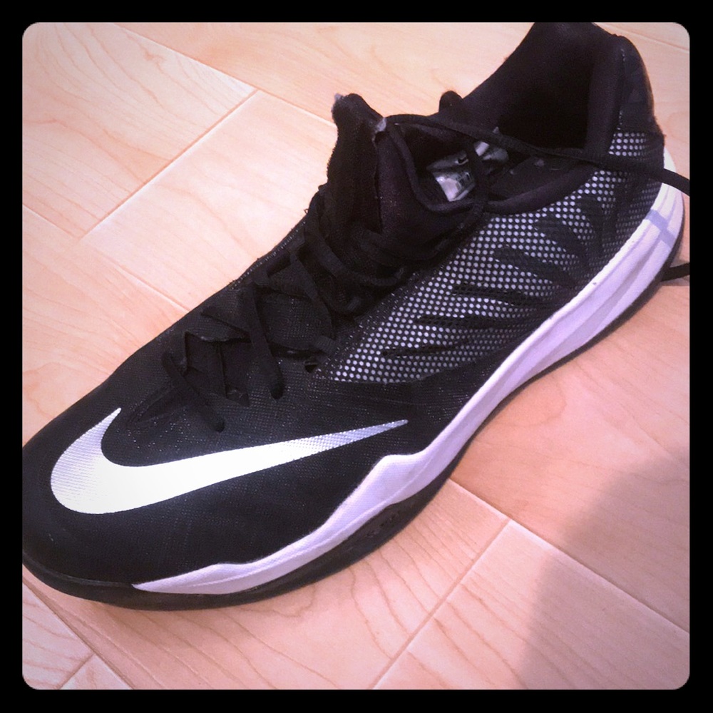 Nike low all black shoes